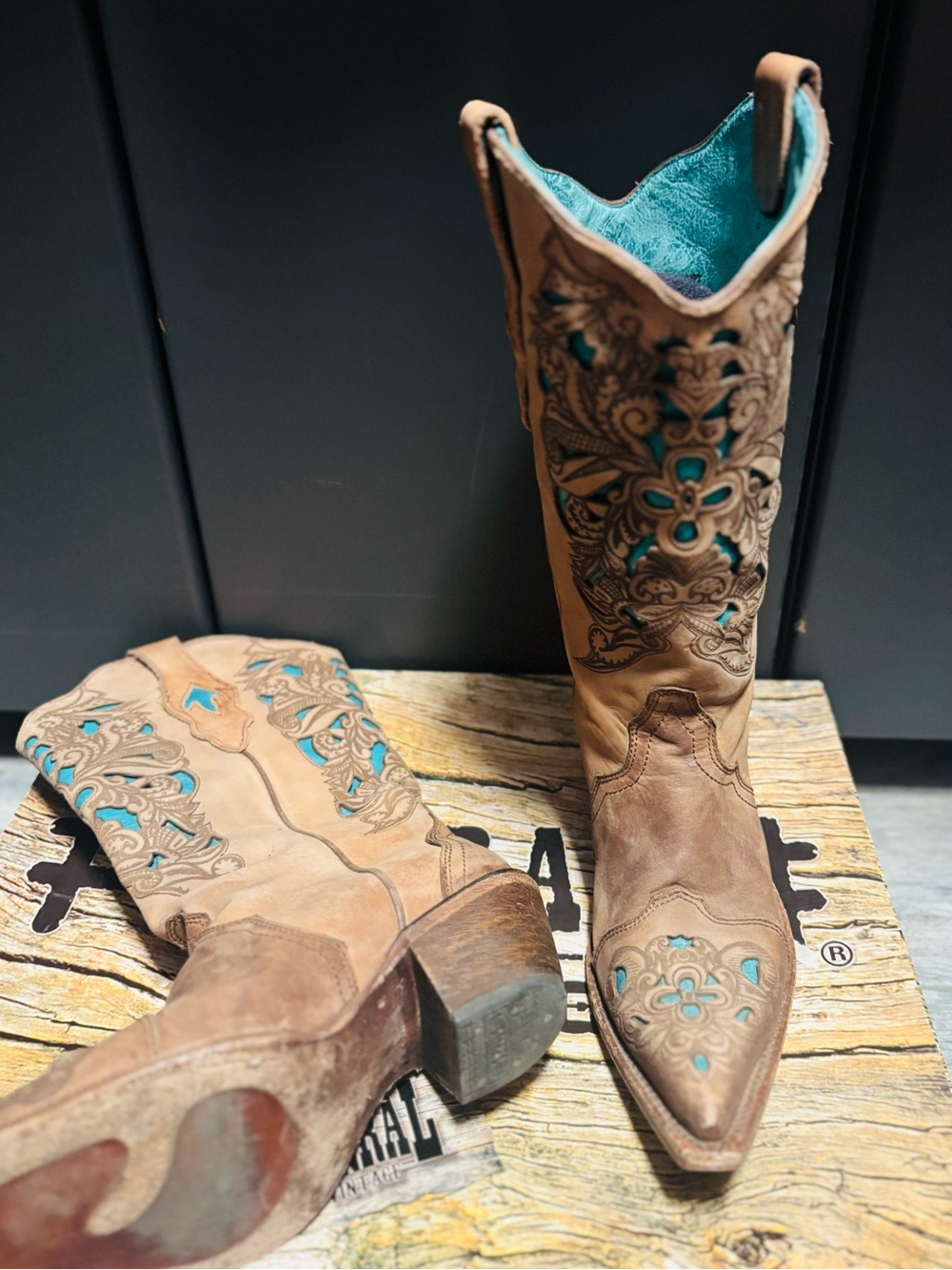 Corral Vintage Western Tan Leather Cowgirl Boots with Turquoise inlay Stitching